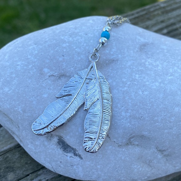 Feather Necklace silver tone turquoise bead NPRA 18” chain - Picture 6 of 11